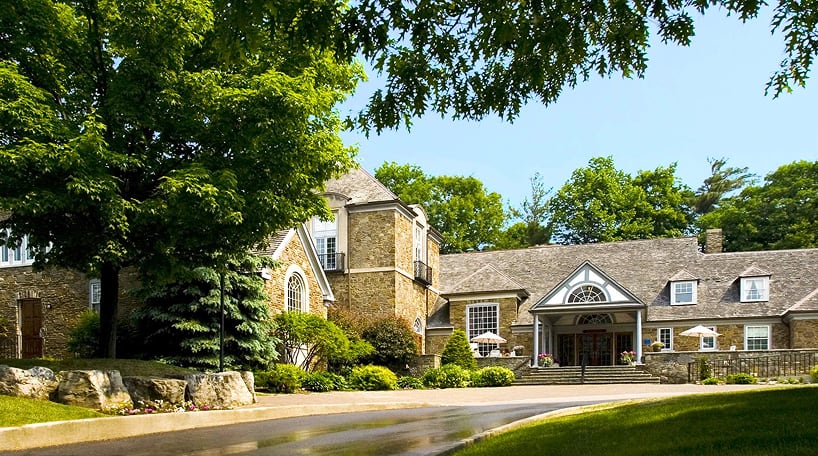 MOVATI Yoga hOMe Retreat entrance, highlighting calm atmosphere to slow down, breathe deep and reconnect.